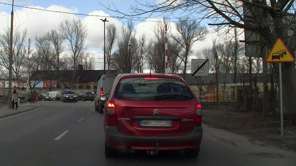 Zdjęcie do pytania: Czy w przedstawionej sytuacji jesteś ostrzegany o częstym wy...
